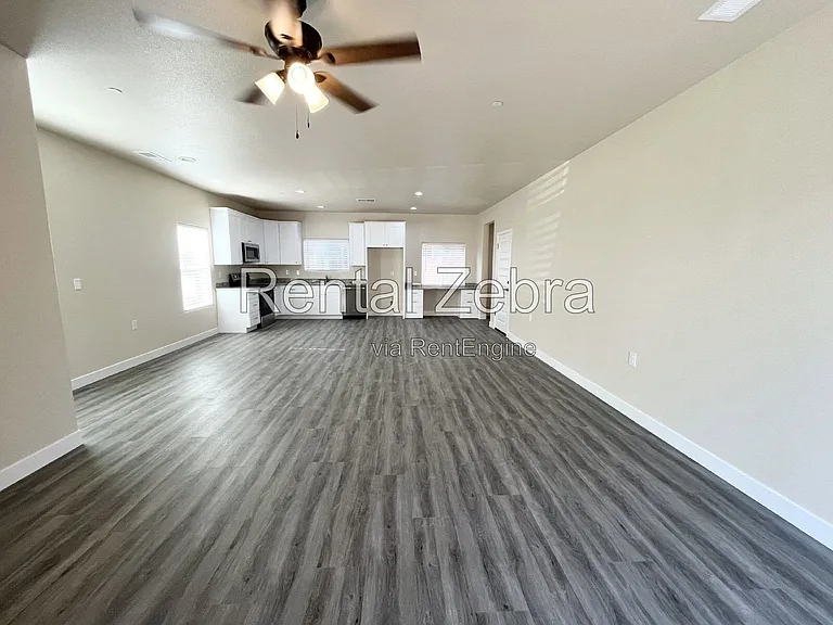 1310 Playa Del Rey Dr — Photo 3