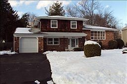 2nd image of 211 Sprague Ave