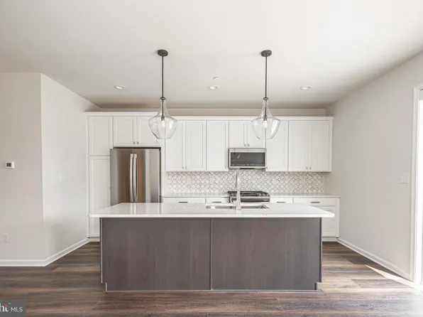 73 Becker Dr #33, Chalfont, PA 18914