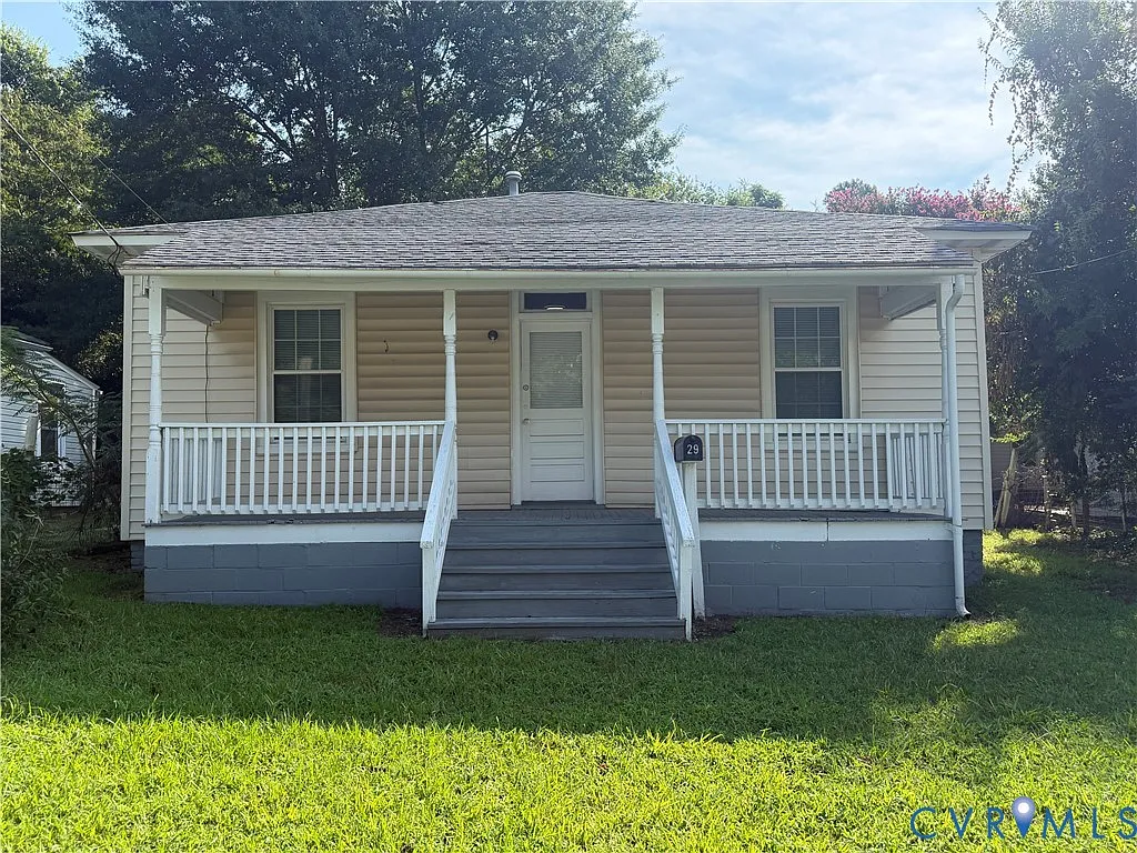 2 bed, 1.0 bath, 1061 sqft, $1,300 — Photo 2