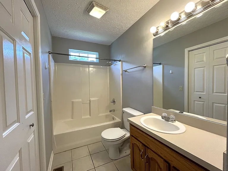 2808 Batavia St — Photo 7