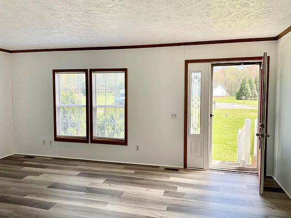 4th image of 11582 Charity Ln