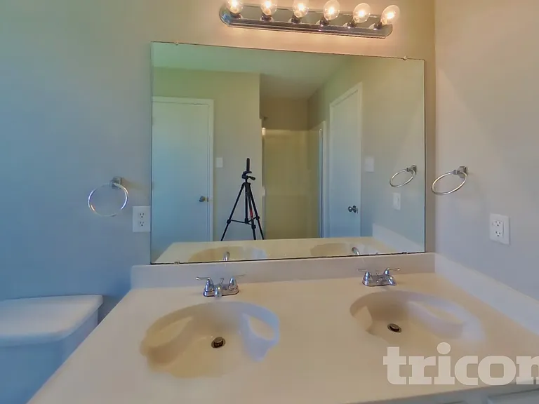 233 Amherst Dr — Photo 9