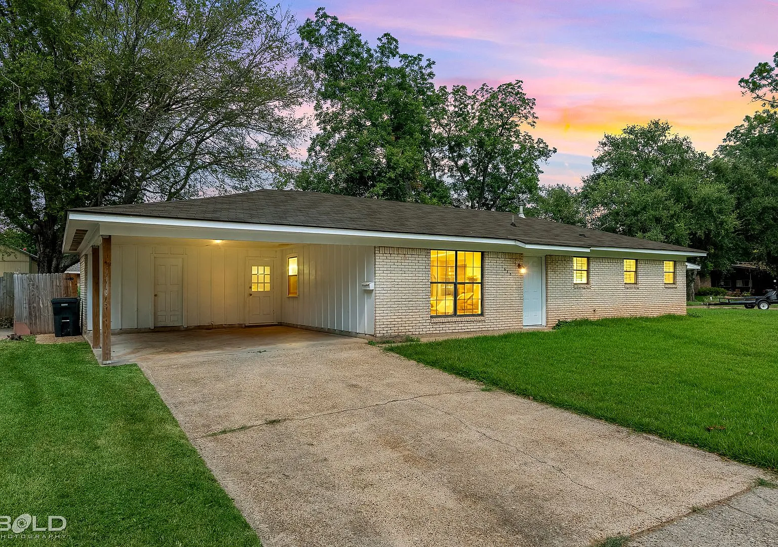 Spacious 3-Bedroom Bossier City Home with Covered Carport — Photo 1