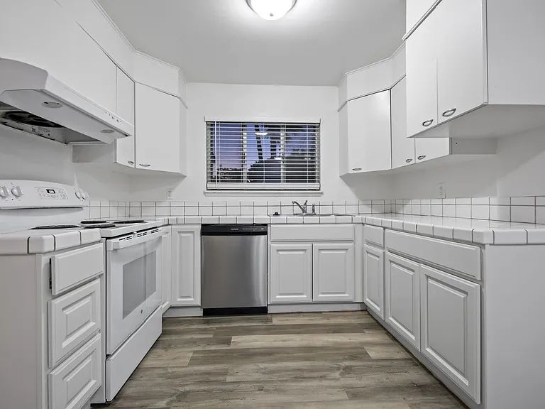 7719 Alexandria Pl — Photo 10