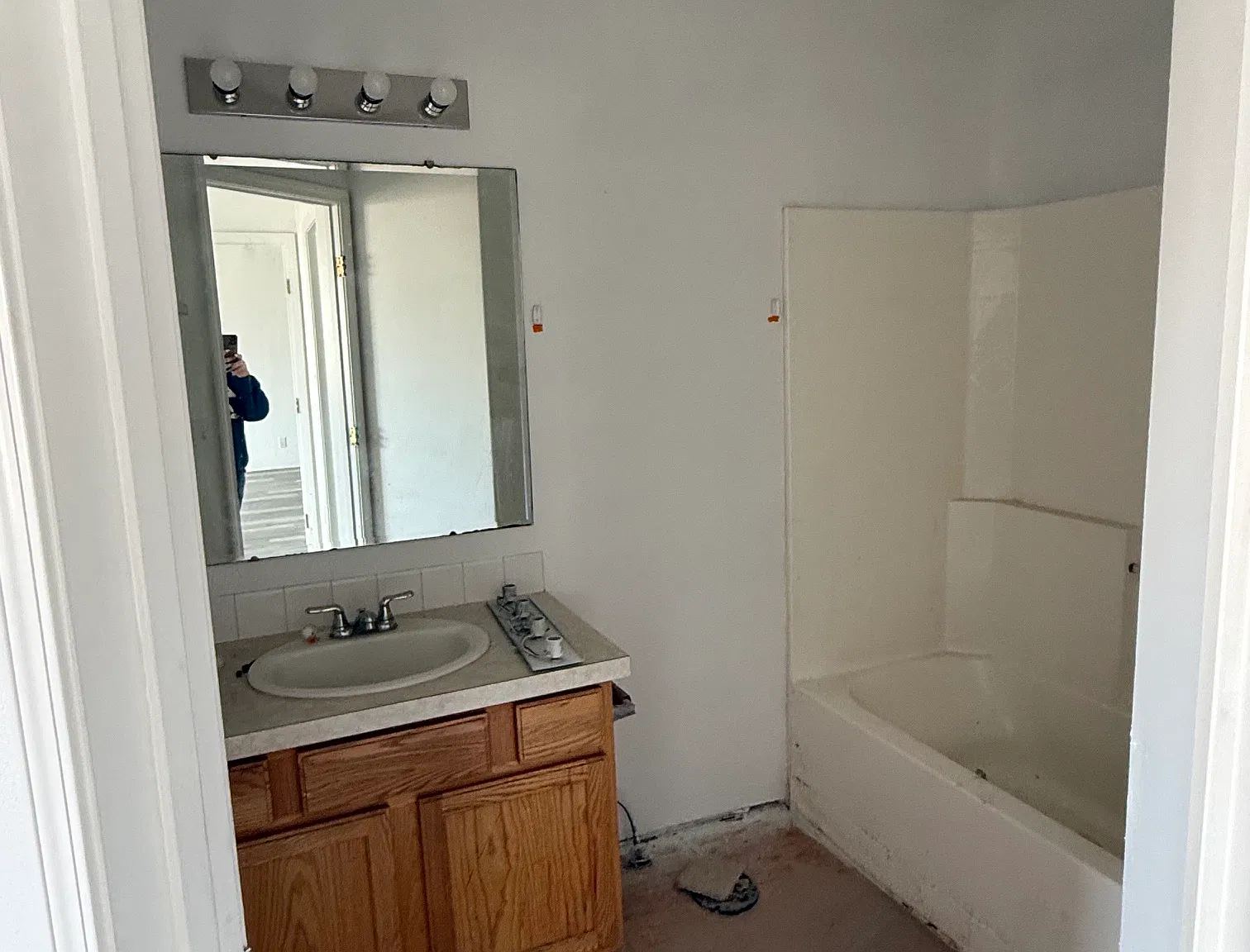 3 bed, 1047 sqft, $2,000 — Photo 3