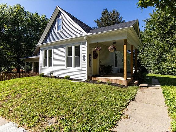 3rd image of 2703 Doniphan Ave