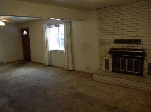 3rd image of 215 Monterey Dr