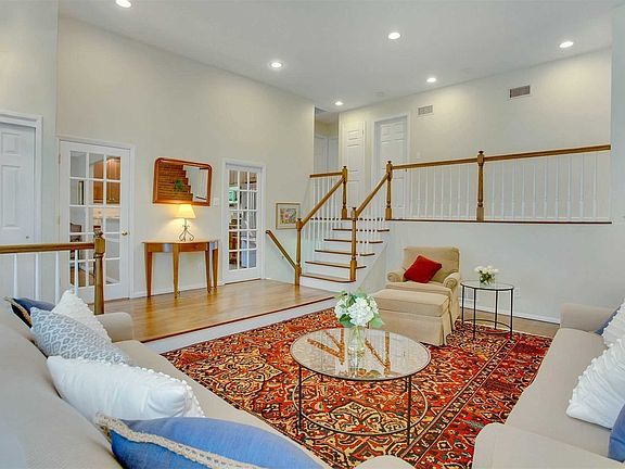3rd image of 7 Old Town Ln
