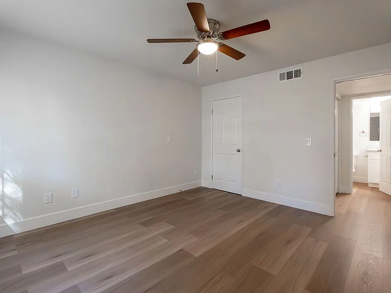 5158 S Jones Blvd #203 — Photo 9
