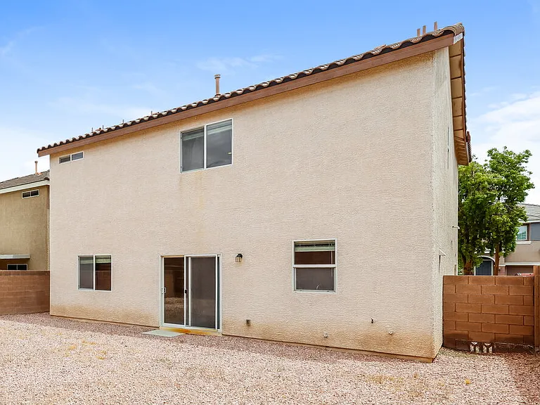 10215 Cougar Crossing St — Photo 17
