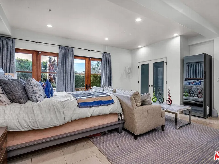 3110 Benedict Canyon Dr — Photo 52