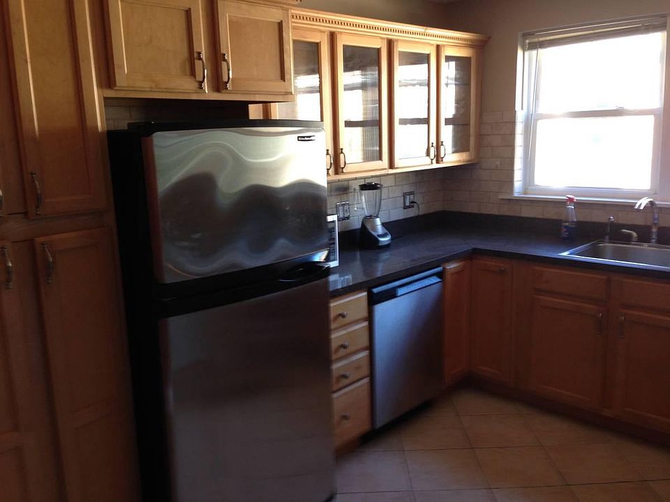 1st image of 2708 W Balmoral Ave APT 2E