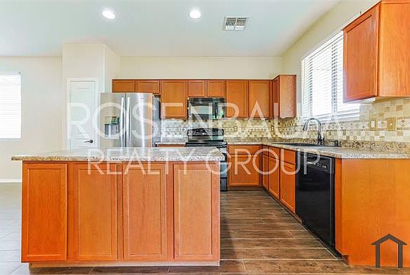 1st image of 1554 E Prickly Pear Pl
