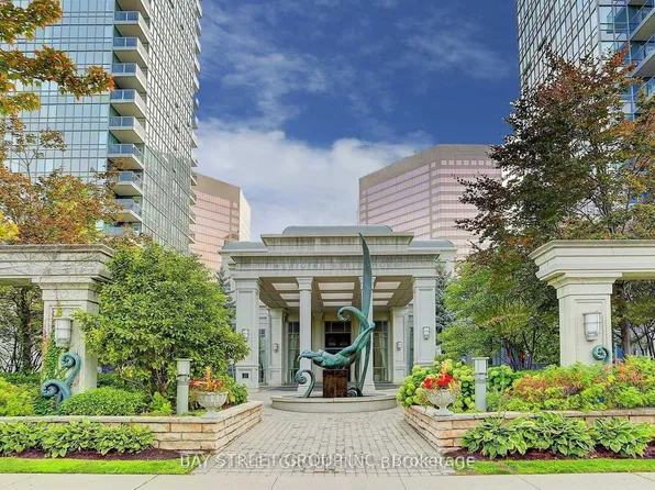 25 Greenview Ave #818, Toronto, ON M2M 0A5