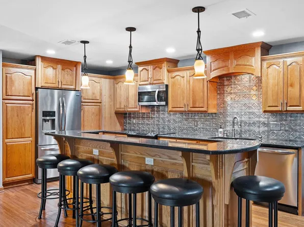 321 Park Hill DRIVE #E, Pewaukee, WI 53072