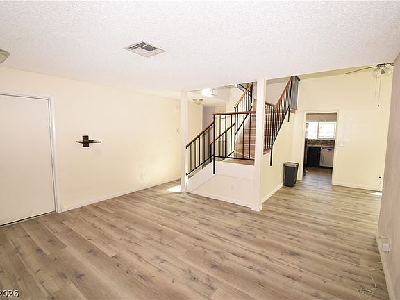4th image of 1888 Hubbell St