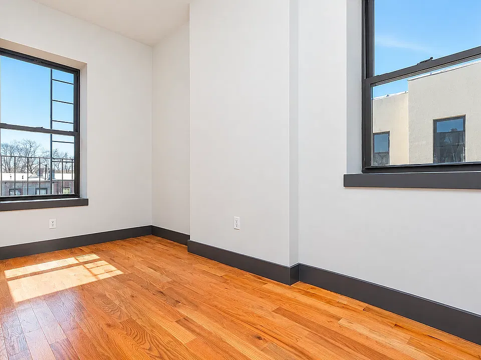 551 Kosciuszko St #2