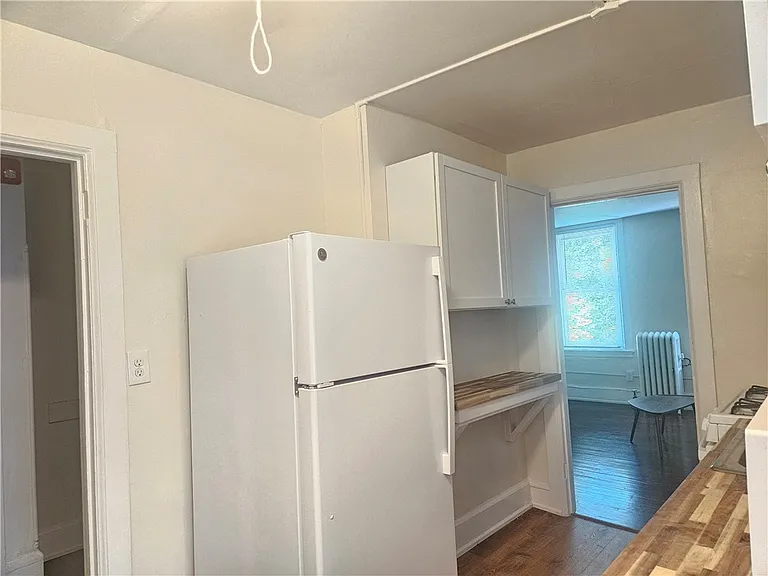 614-618 E State St — Photo 10