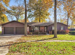204 Raymond Dr, Mahomet, IL