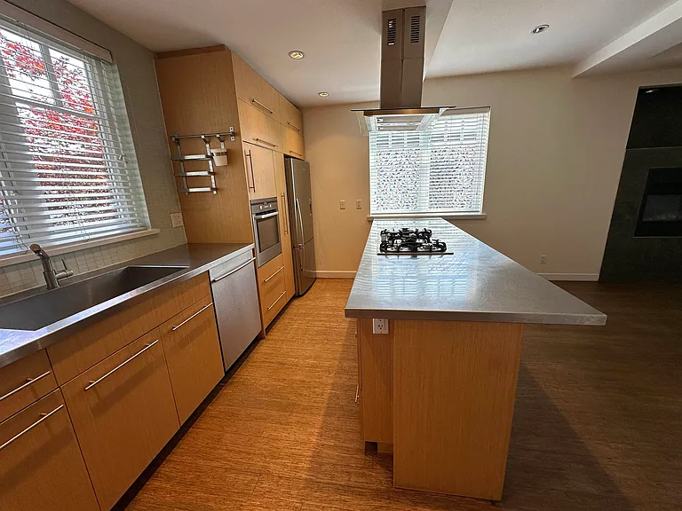 295 W 12th Ave — Photo 3