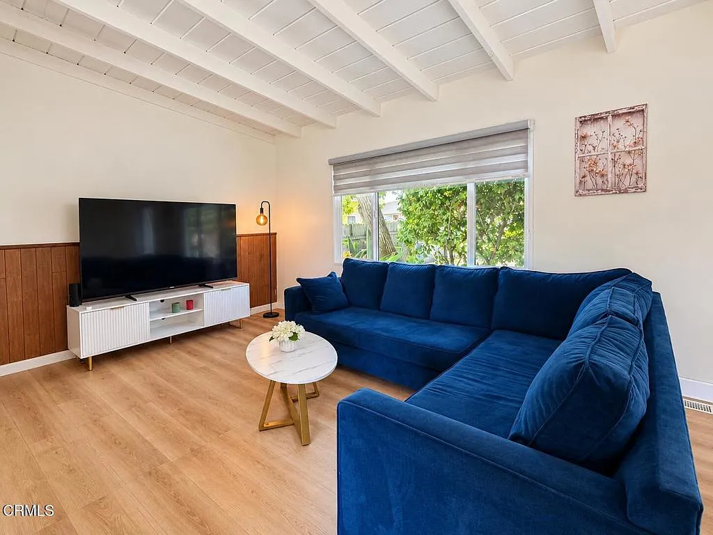 3 bed, 1.0 bath, 1044 sqft, $3,150 — Photo 4