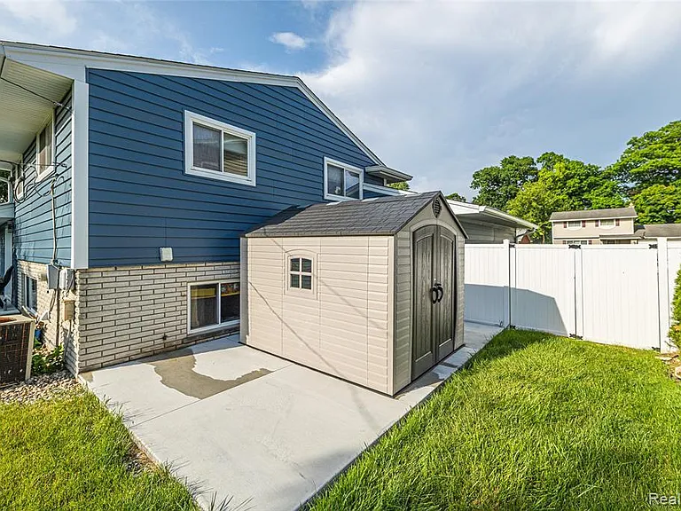 676 Sheffield Rd — Photo 26