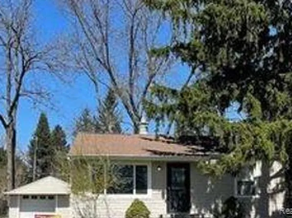 1111 Quinif Dr, Walled Lake, MI 48390