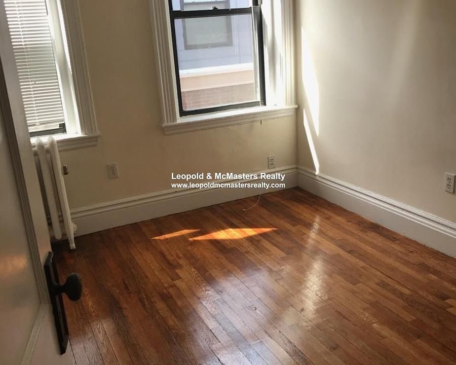 2nd image of 27 Park Dr #22V
