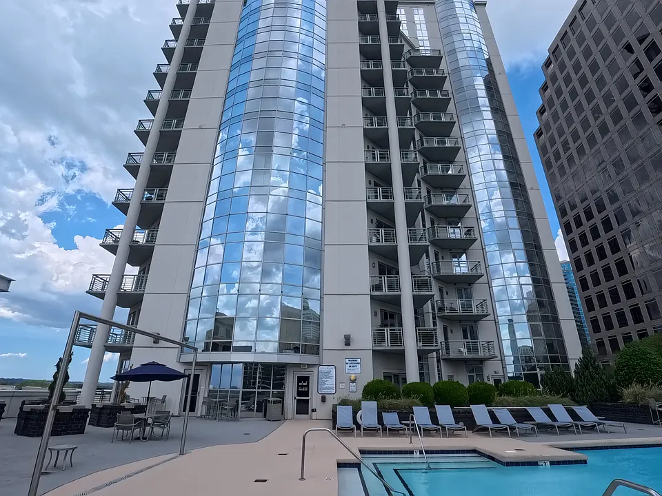 Swimming pool on the 7th floor