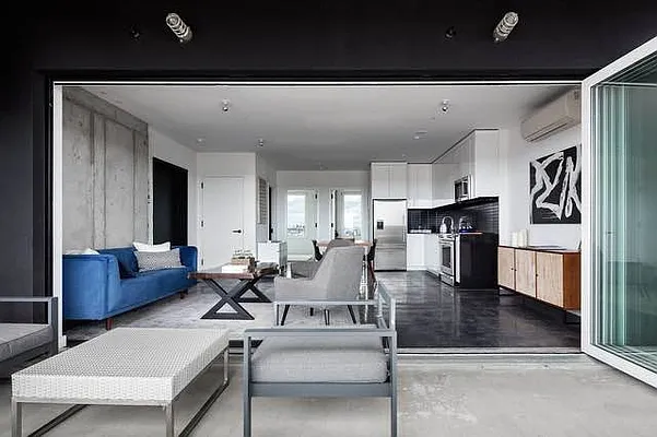 Rented by EXR | media 18