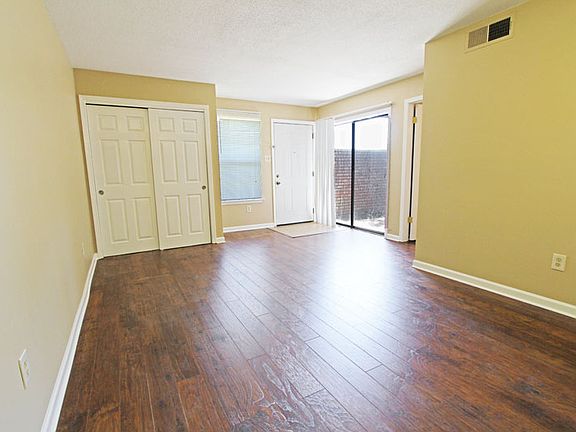 5th image of 742 Fairfax Dr #106