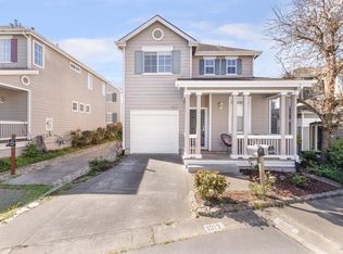 1013 Warren Dr, Petaluma, CA 94952