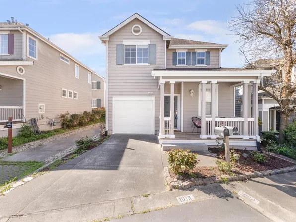 1013 Warren Dr, Petaluma, CA 94952