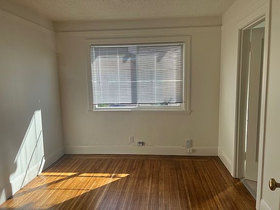 2nd image of 2699 Sacramento St #1