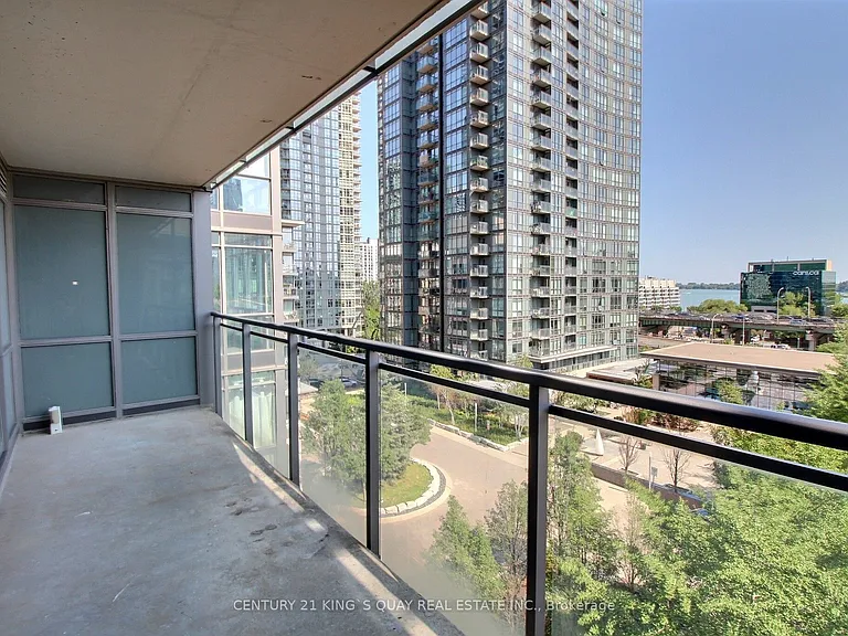 15 Fort York Blvd #711 — Photo 11