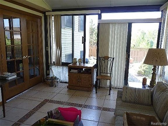 3rd image of 24885 Westpointe St