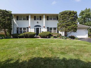 6104 Westgate Ct, Woodridge, IL 60517
