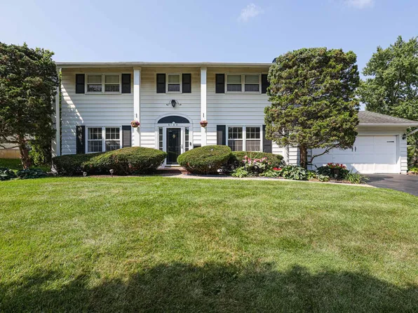 6104 Westgate Ct, Woodridge, IL 60517