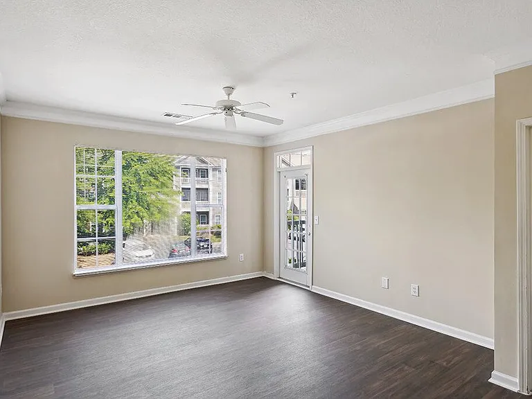 Lakeside Vista Apartments — Photo 3