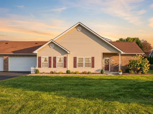 130 Waterford Ct, Ellwood City, PA 16117