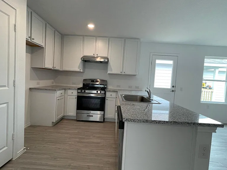 4506 Zoe Pass — Photo 11