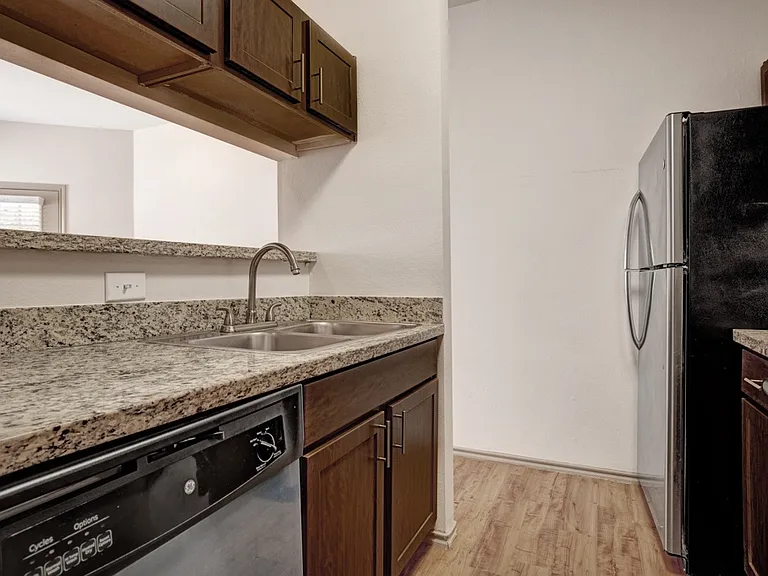Elm Hollow Apartments — Photo 24