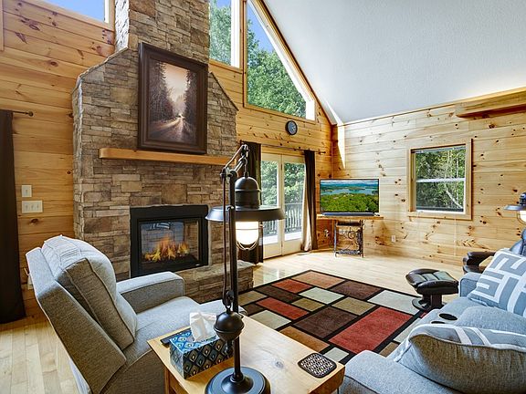 5th image of 220 Cold Branch Ln