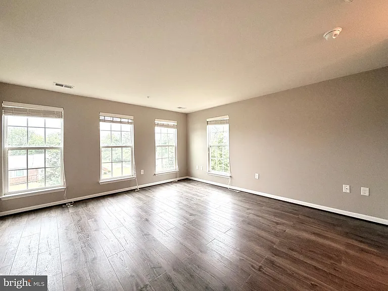 43487 Town Gate Sq — Photo 38