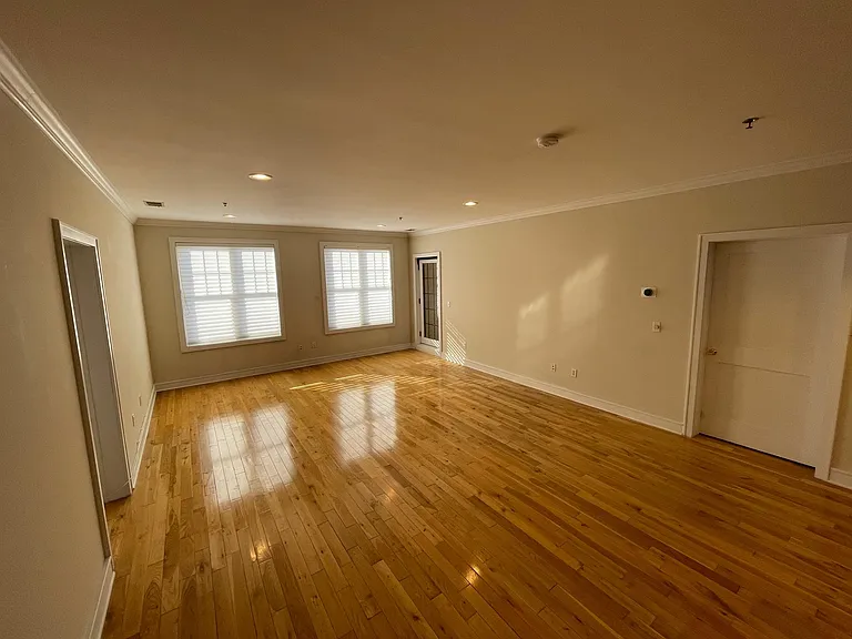 624 Monroe St #4B — Photo 2