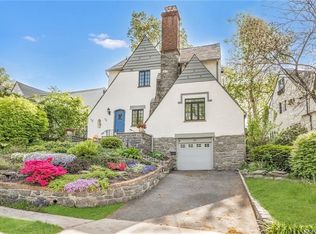 28 Mulberry Ln, New Rochelle, NY 10804