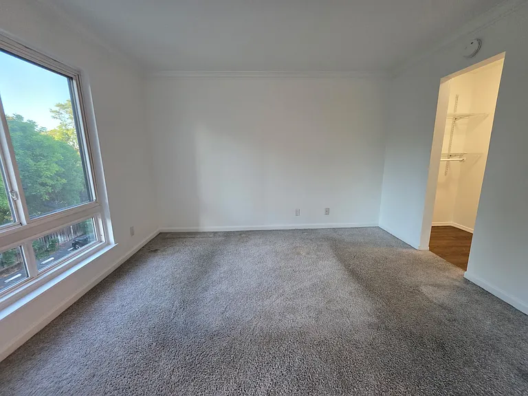490 N Civic Dr #305 — Photo 5