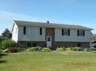 1 Brookside Ln, Chenango Forks, NY 13746