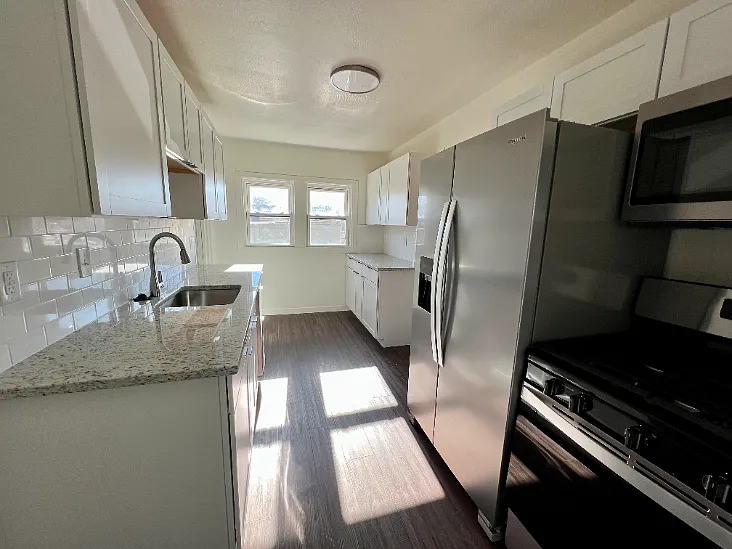 621 Evans Ave — Photo 4